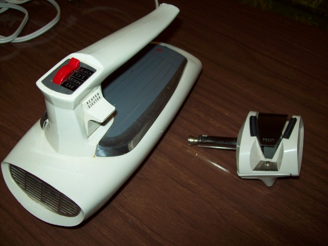 GE General Electric Hand Mixer Set White Beaters In Carry Case
