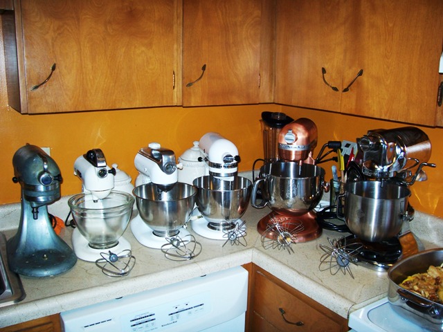 Kitchen Aid Kitchenaid Tilt Head Stand Mixer 300 Watt Green ONE OWNER -  appliances - by owner - sale - craigslist