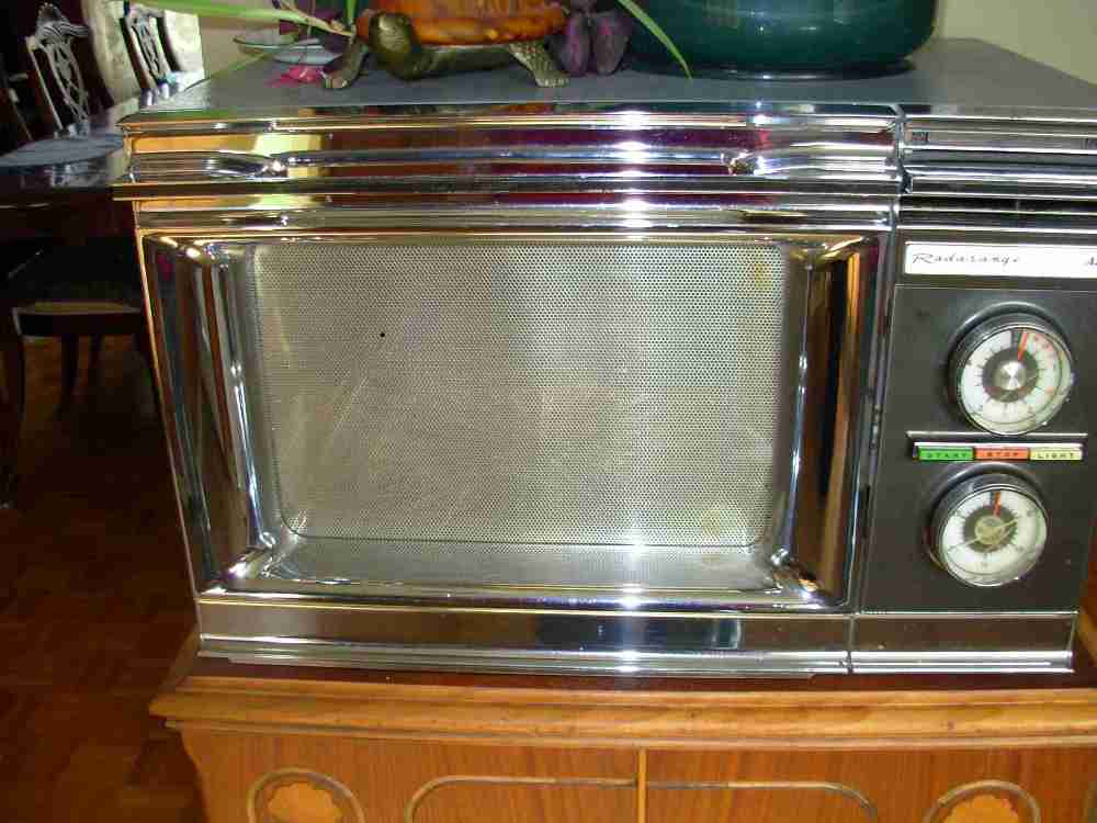 microwave Amana aroune 1970