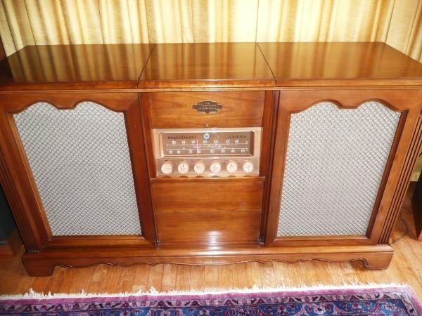 Magnavox Stereo Console