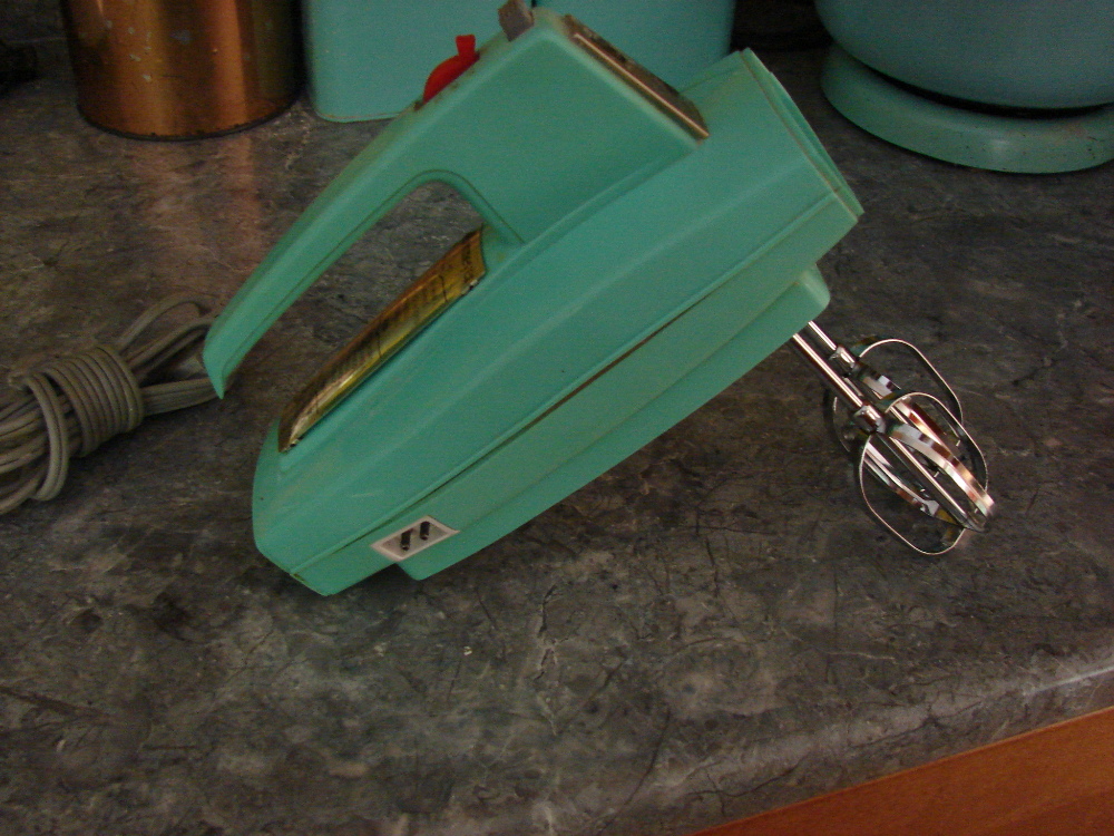 Retro Iona Handheld Mixer Colour Almond, Vintage 