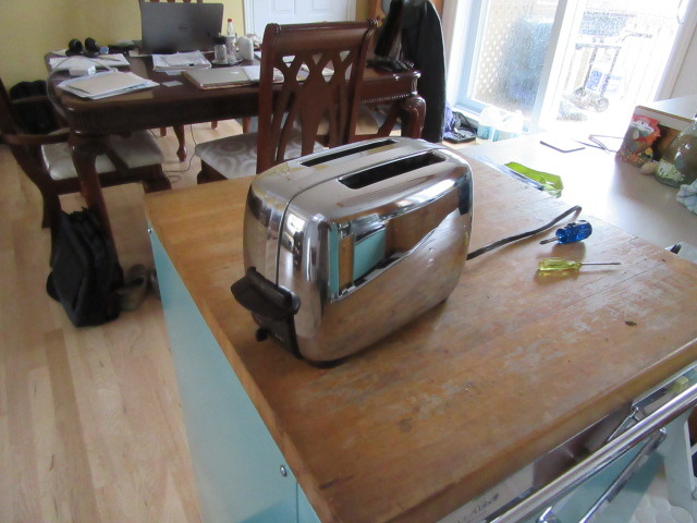 The 1950s GE Toaster Still Works