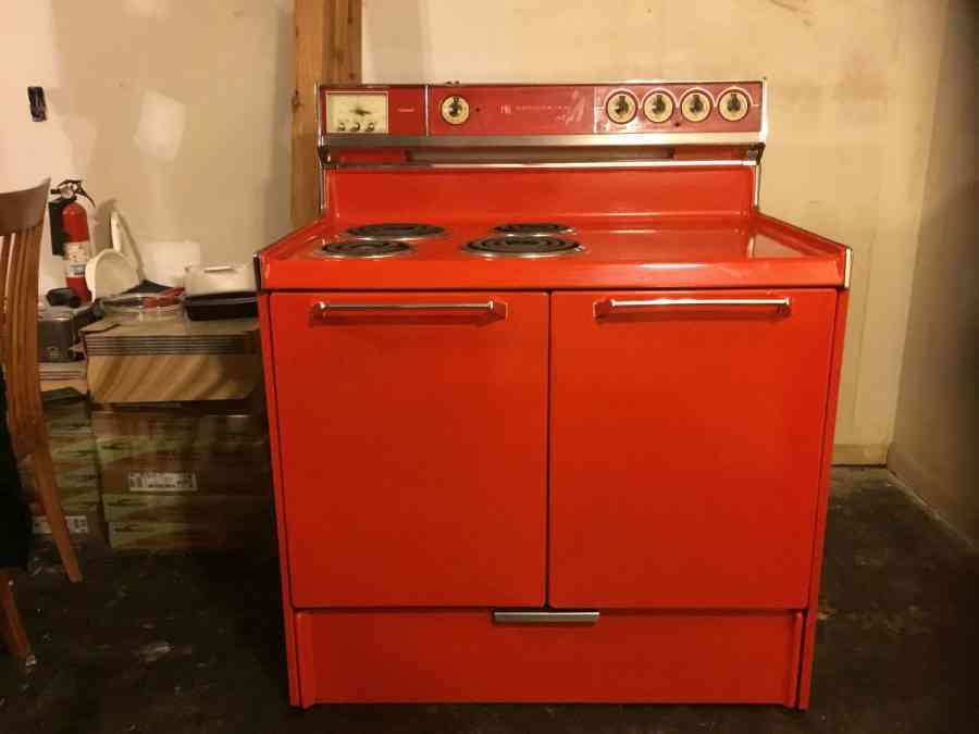 Rare poppy red stove and refrigerator - original colors from Frigidaire  circa 1975 - Retro Renovation
