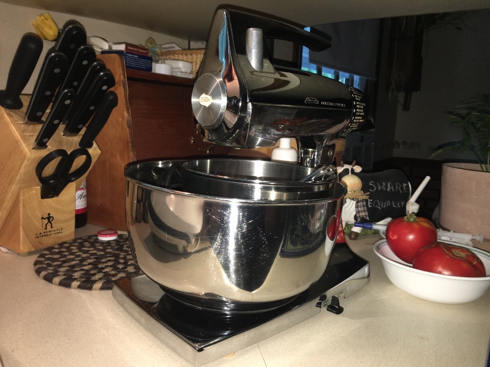 Vintage Chrome and Brown Sunbeam Mixmaster Stand Mixer Bowls, Beaters 12  Speed 