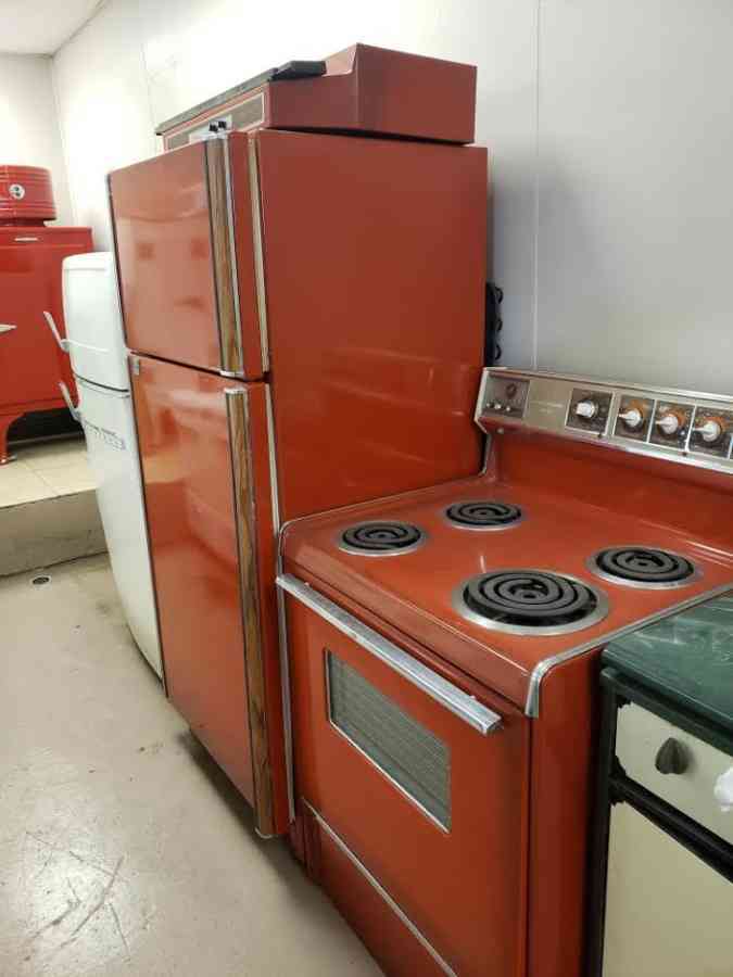 Rare poppy red stove and refrigerator - original colors from