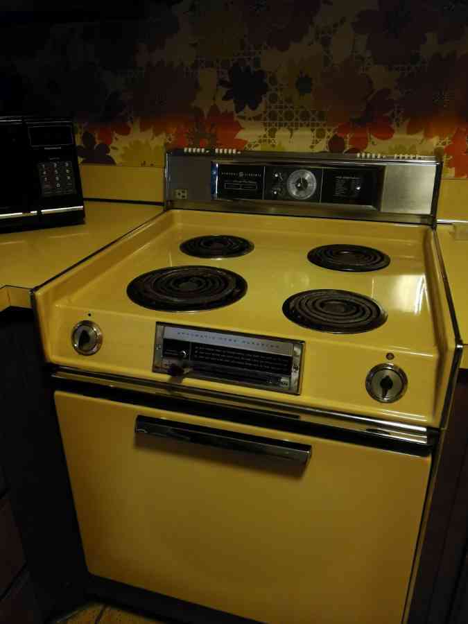 BALLONOFF Stove and Counter Mat Series 77 7in x 7in Yellow Stripe  Vegetables USA